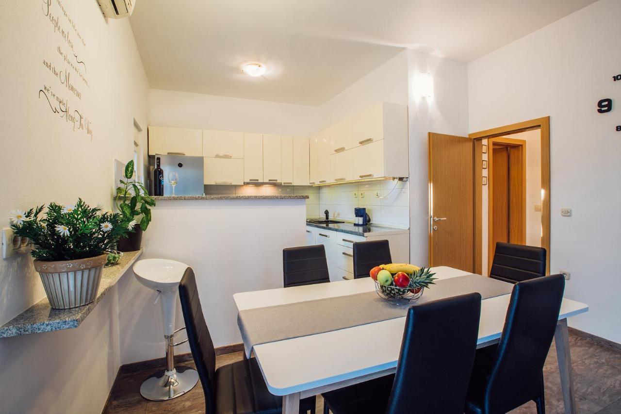 Apartments Essentia Podstrana Eksteriør billede